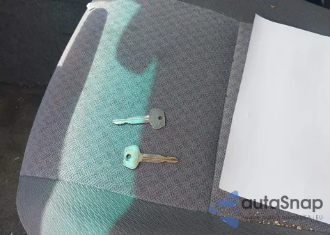 2003 Chevrolet Tracker из США, поврежденный, VIN 2CNBE18C136952611